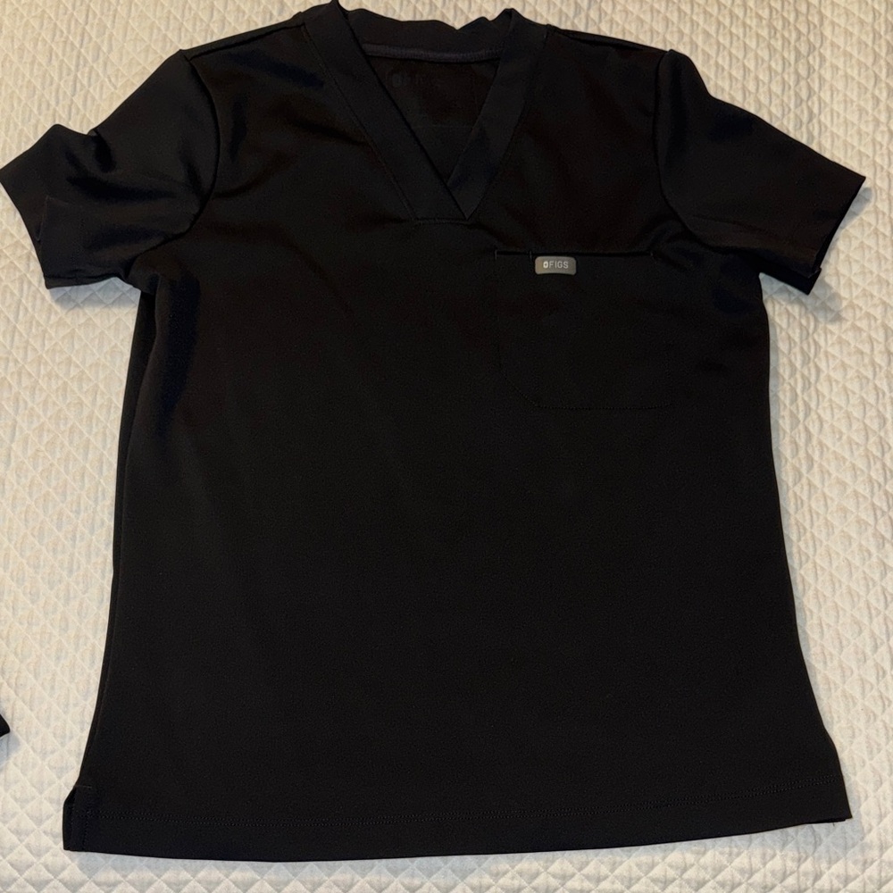 Figs Black Form X fabric scrub top + pants
